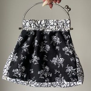 Vintage Kiss Lock Handbag 💋